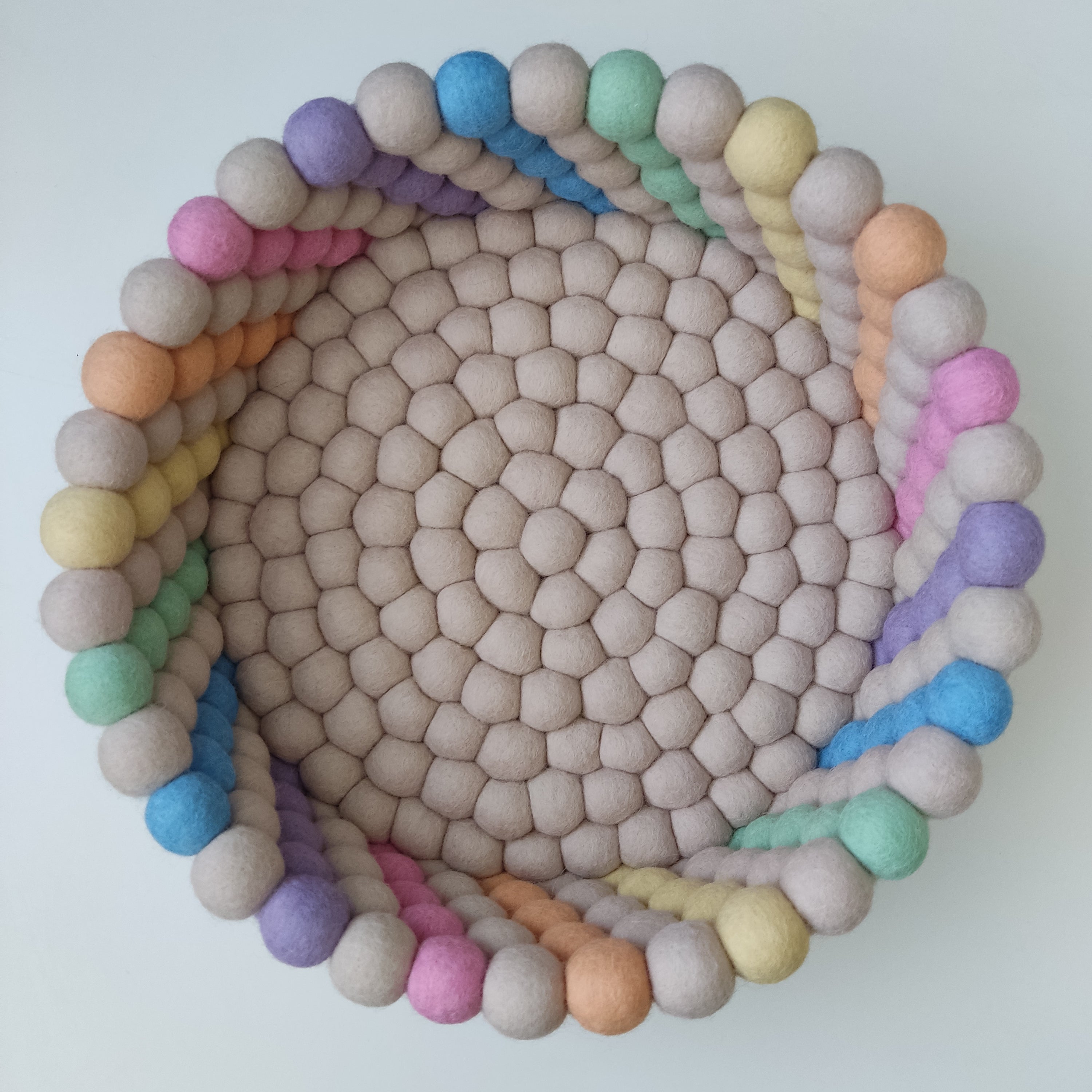 Panier de rangement enfant en feutre mérinos – teintes pastel beige rose orange jaune bleu vert mauve – CELAINEDECO