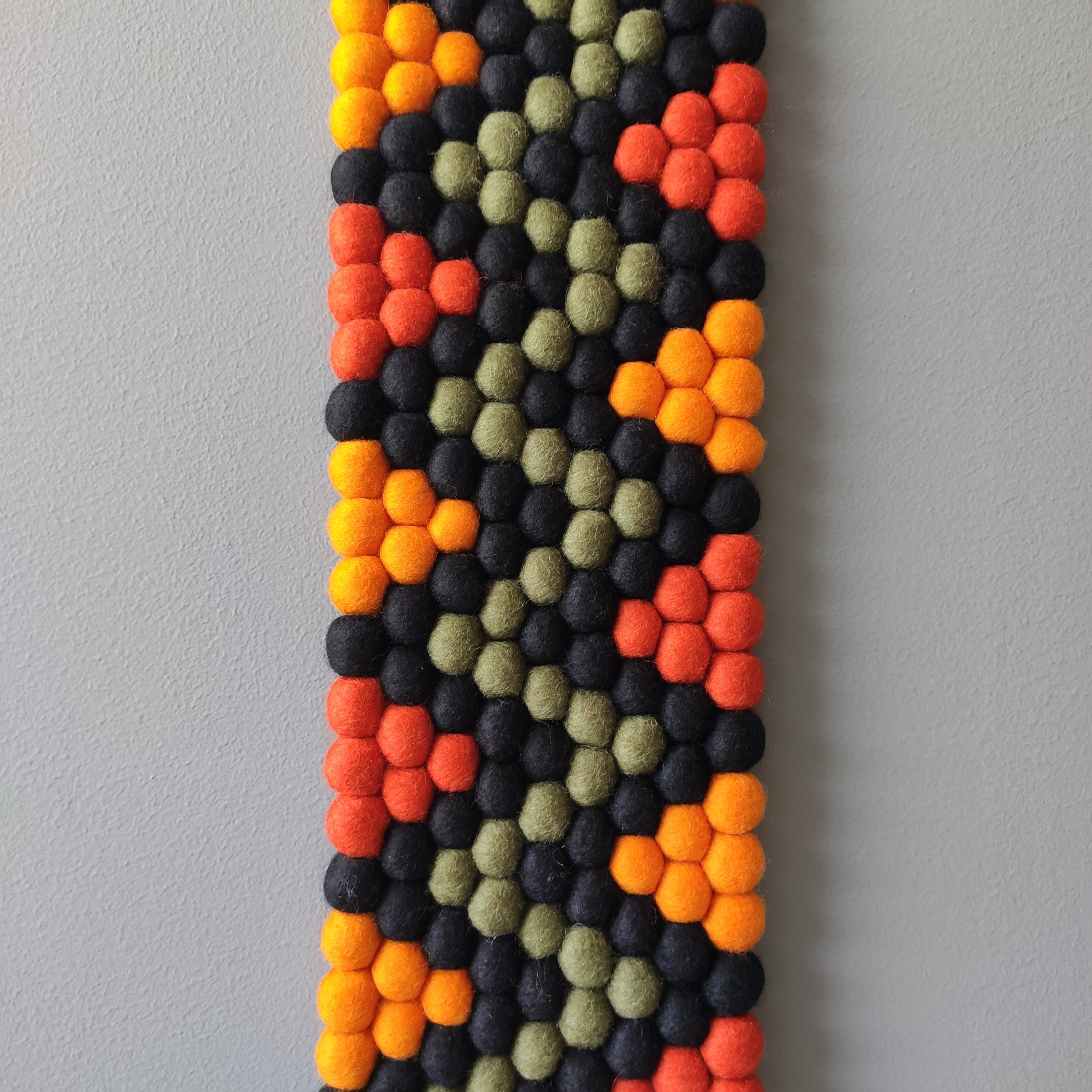 Tapisserie murale Masaï – détail zigzag tribal laine Mérinos 15 × 69 cm format élancé – CELAINEDECO